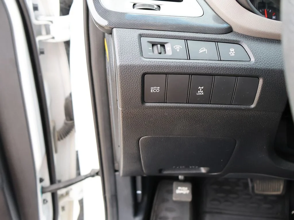 Used 2016 White Hyundai 2.4 Base image 24