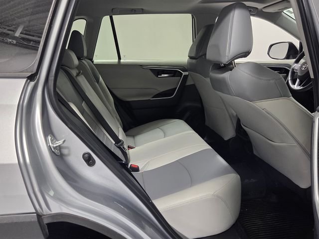Used 2021 Silver Toyota XLE Premium image 16