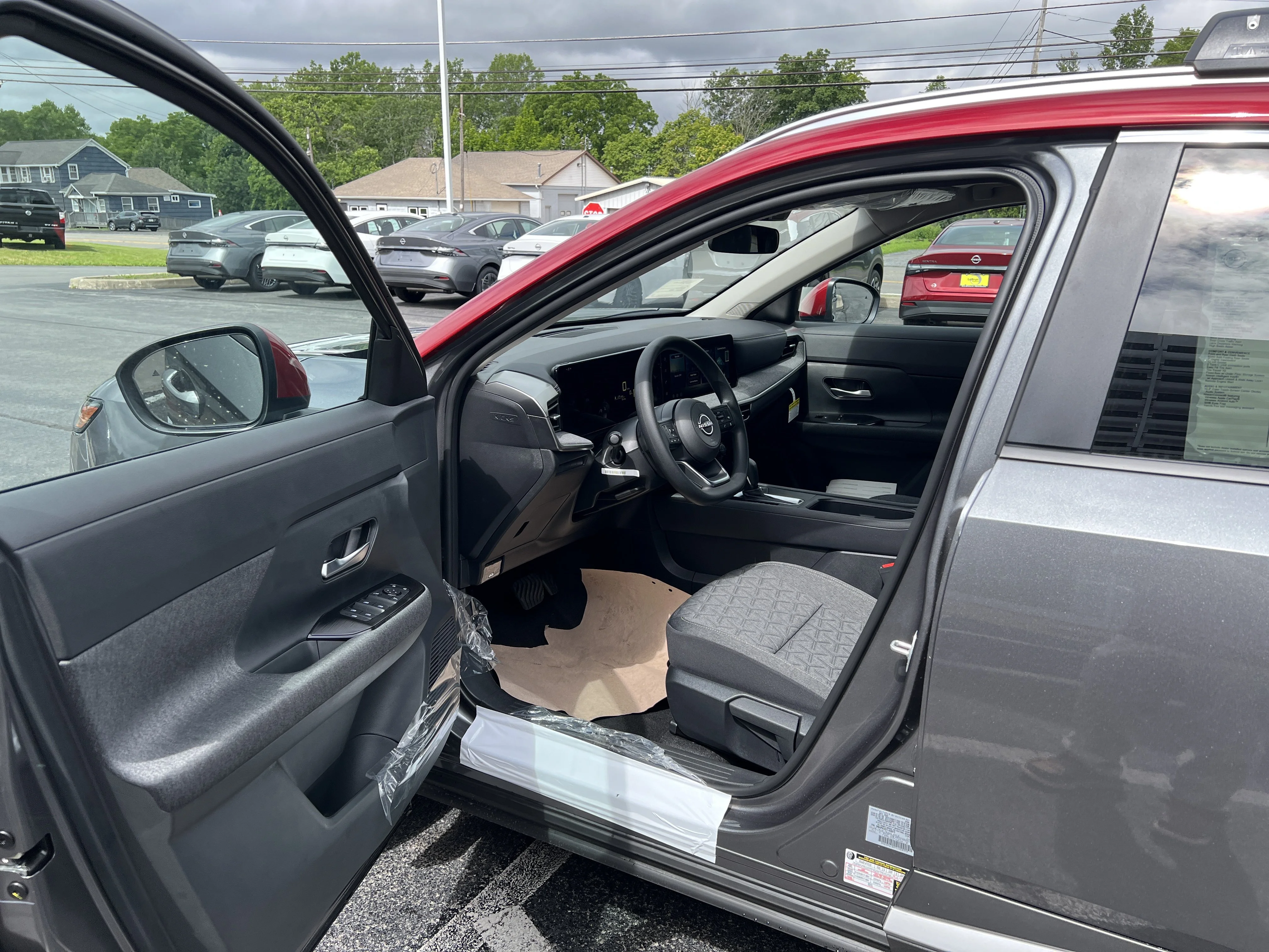New 2026 Gun Metallic / Scarlet Ember Tintcoat Two-tone Nissan SV image 3