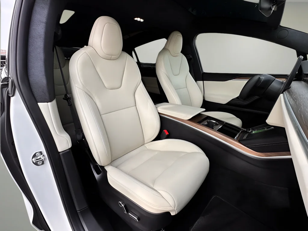 Used 2023 White Tesla Base image 23