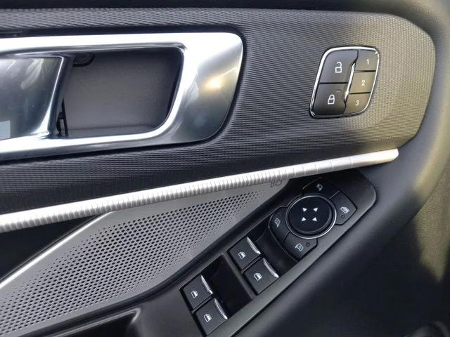 New 2026 Star White Metallic Tri-Coat Ford Tremor image 11