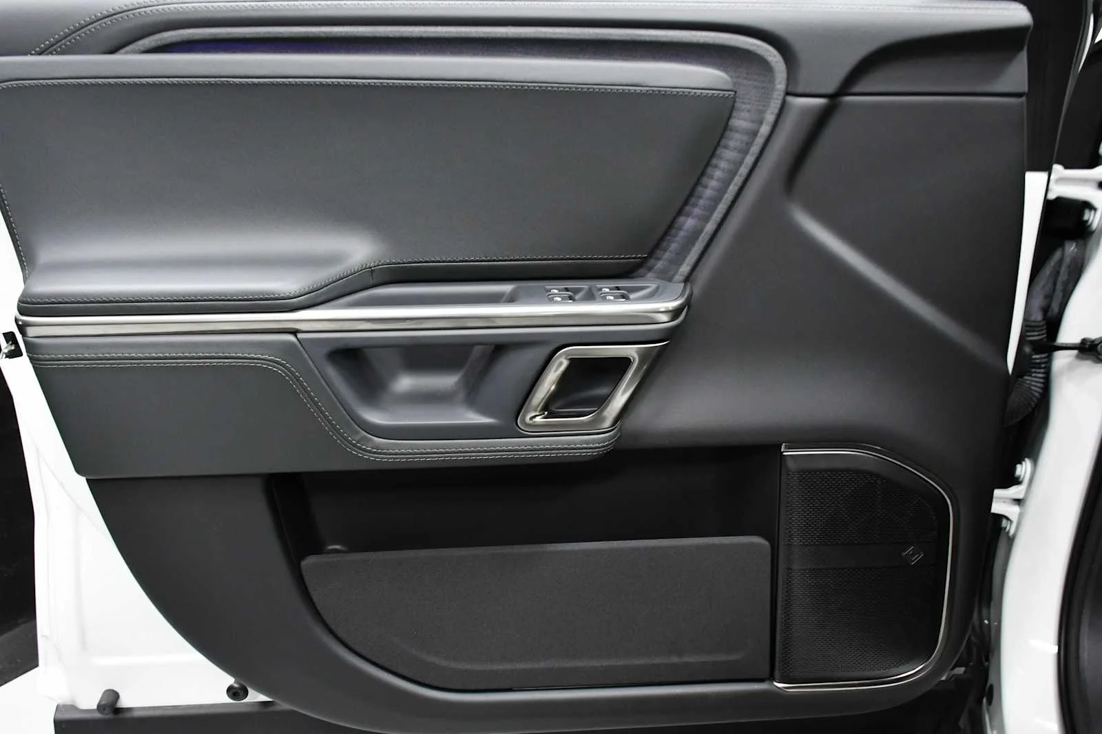 Used 2024 Glacier White Rivian Adventure image 14
