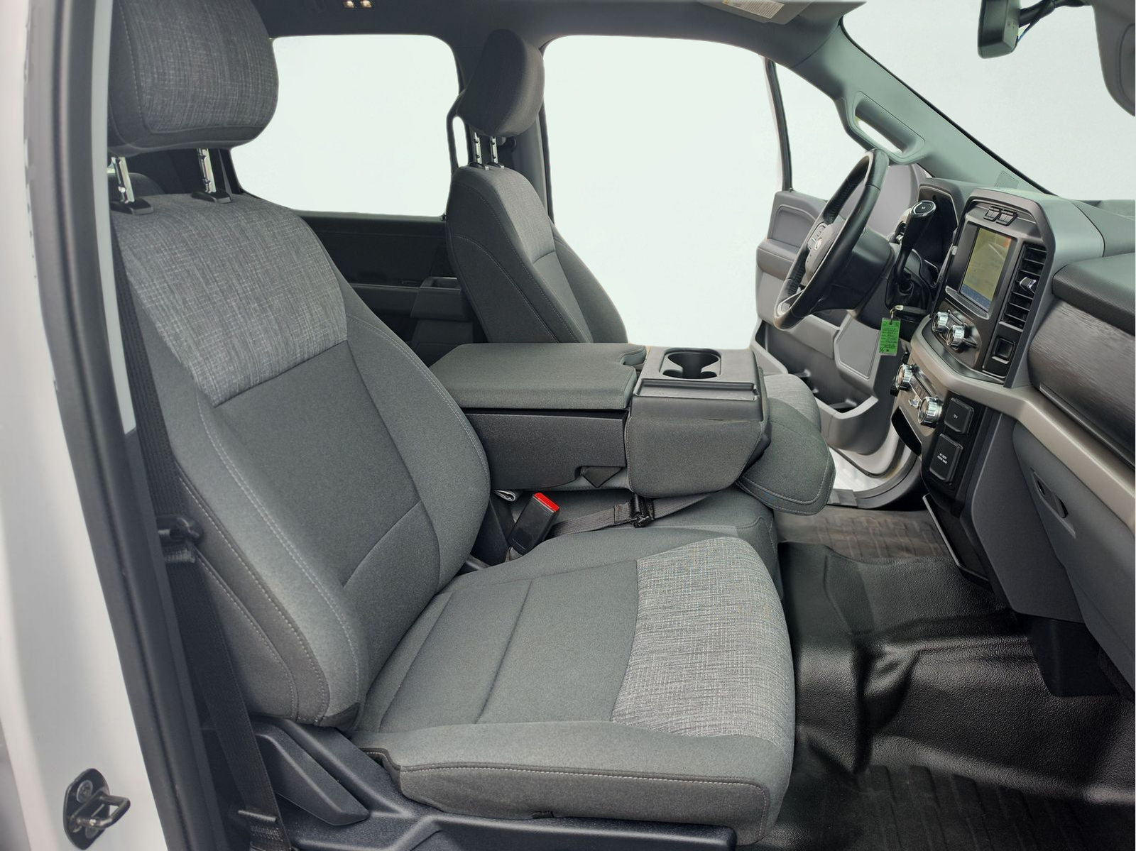 Used 2021 White Ford XLT image 17