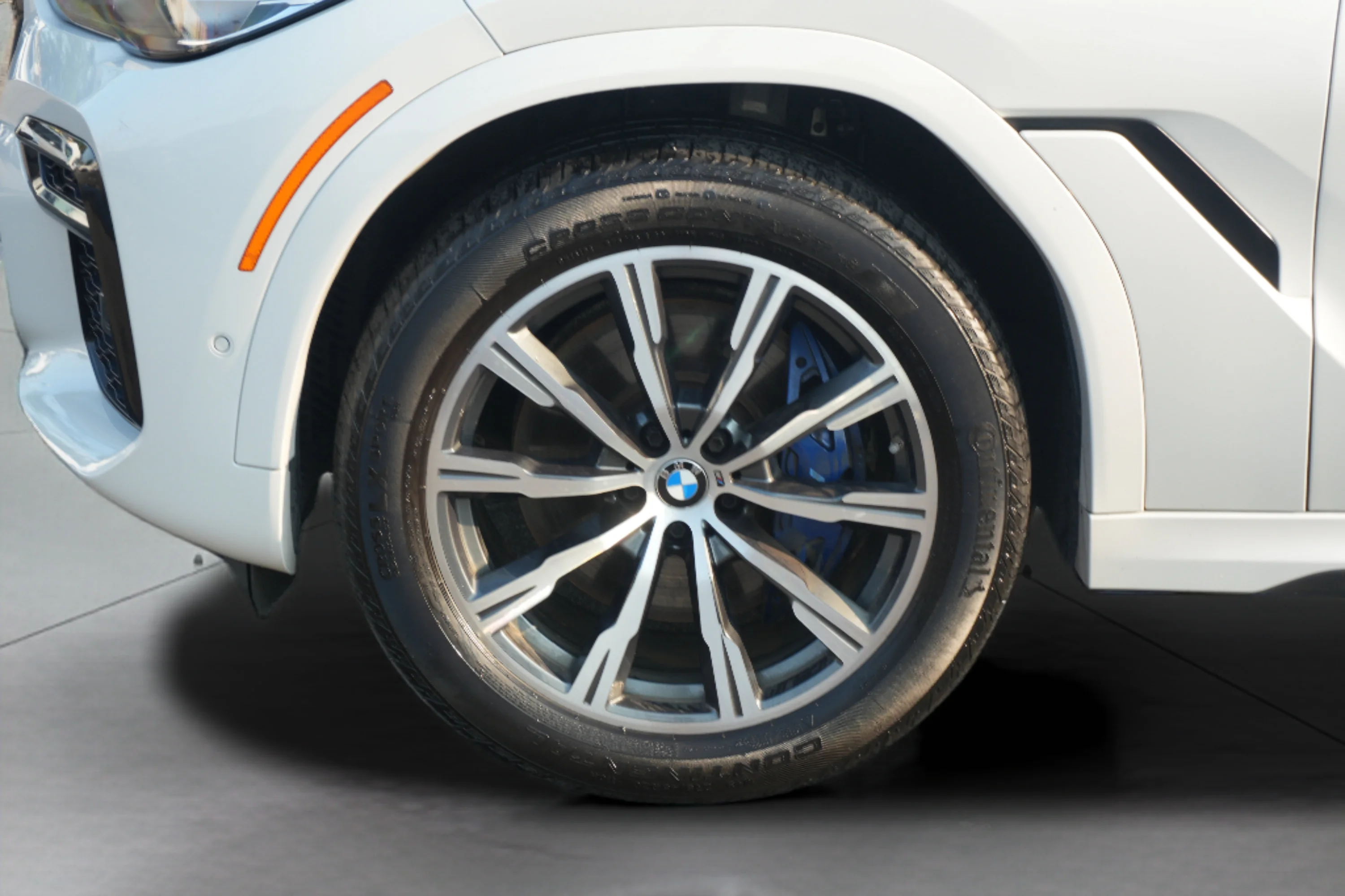 Used 2022 Mineral White Metallic BMW xDrive40i image 40