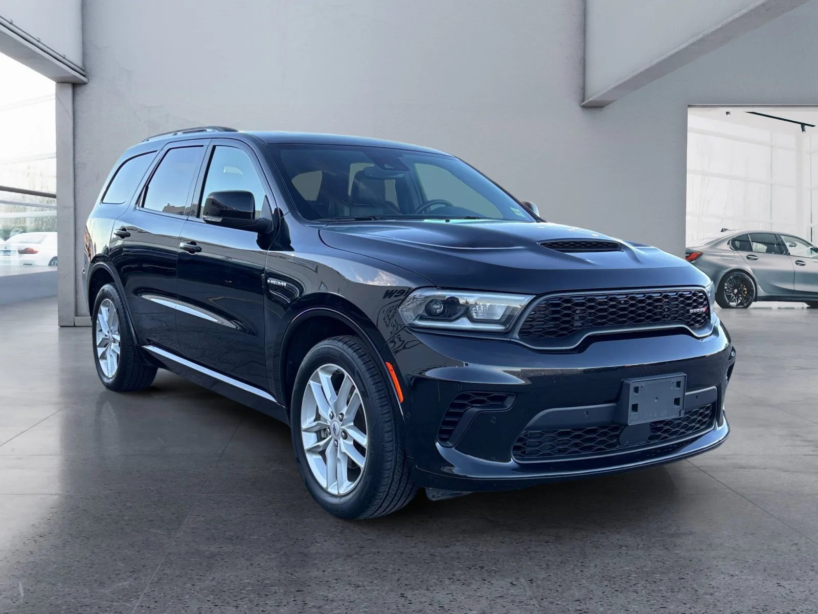 Used 2025 Diamond Black Crystal Pearl Dodge R/T image 7