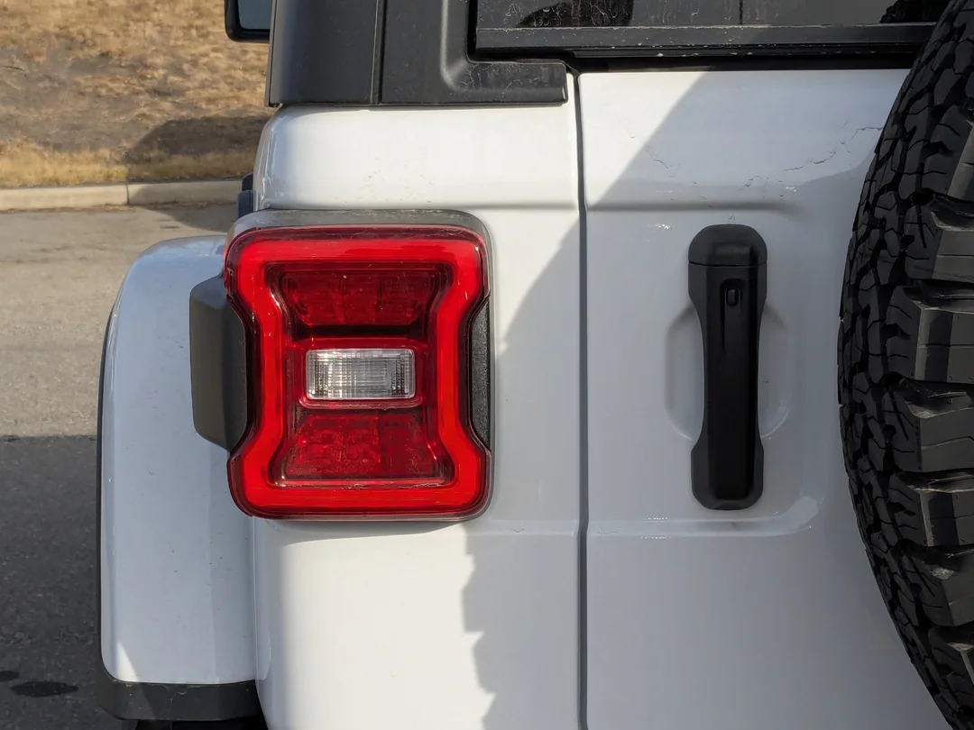 New 2026 White Jeep Rubicon - - 4x4 - Nappa Lthr - 3-Pc Hard Top - 8-Spd Auto - Safety Grp - Conv Grp & More! image 11