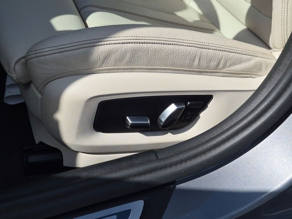 Used 2023 Gray BMW 530i image 13