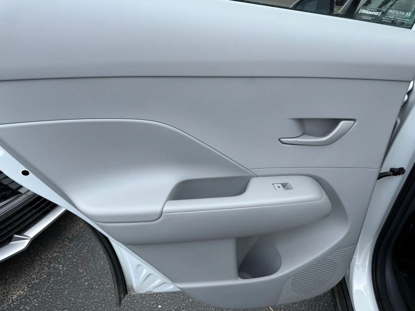 Used 2025 White Hyundai SEL Convenience image 18