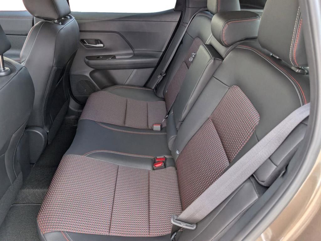 2026 Nissan KICKS SR - Photo 17