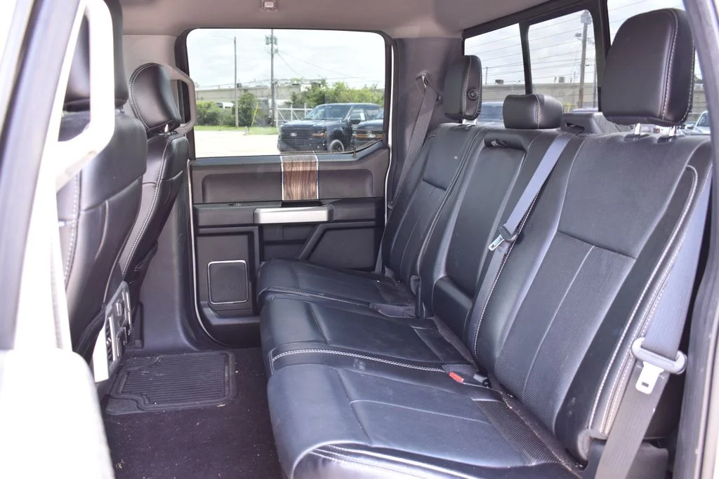 Used 2018 White Platinum Clearcoat Metallic Ford Lariat image 9