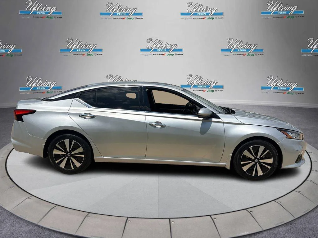 Used 2022 Brilliant Silver Metallic Nissan 2.5 SL image 2