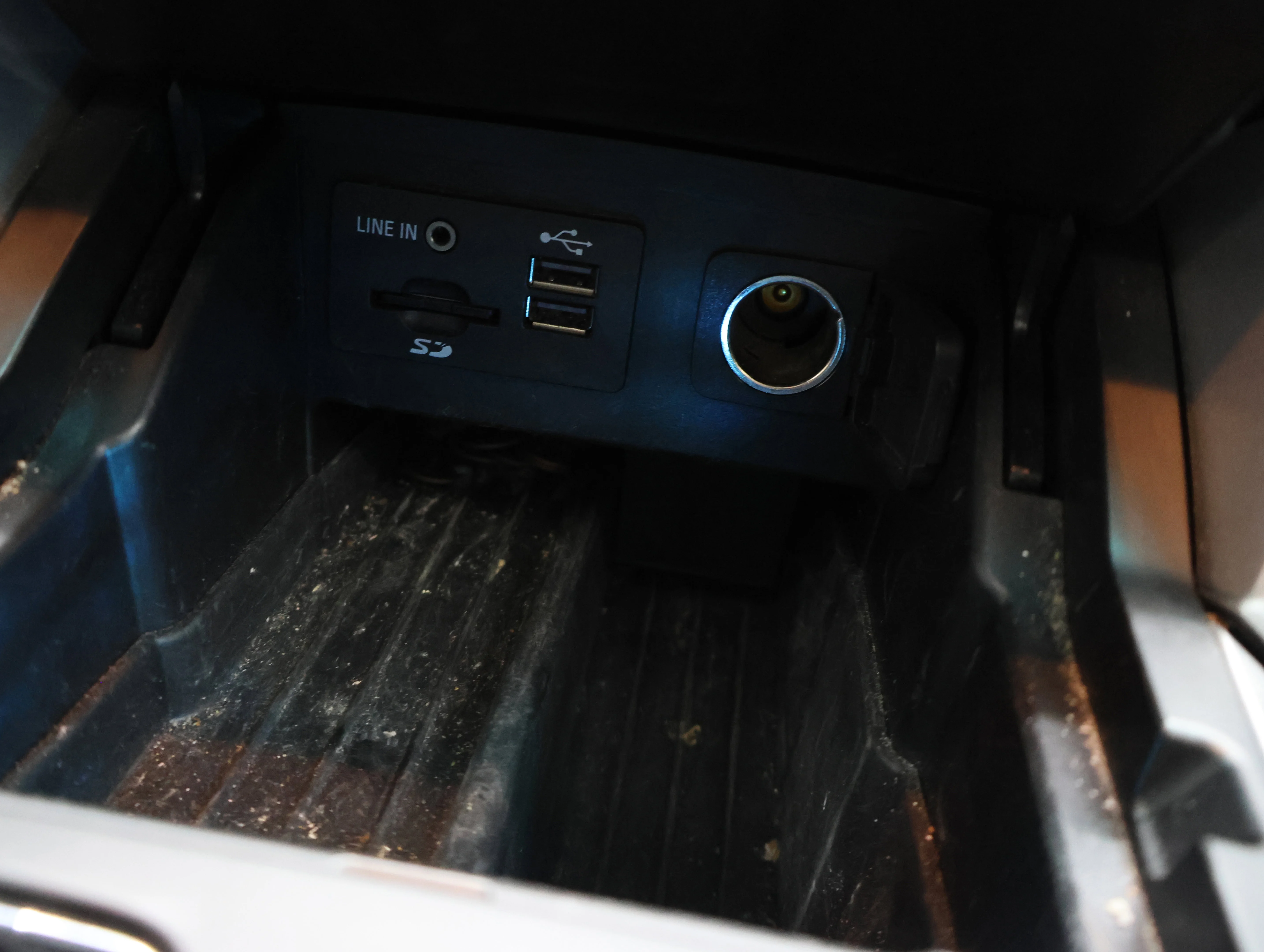 Used 2015 Magnetic Metallic Ford Sport image 49