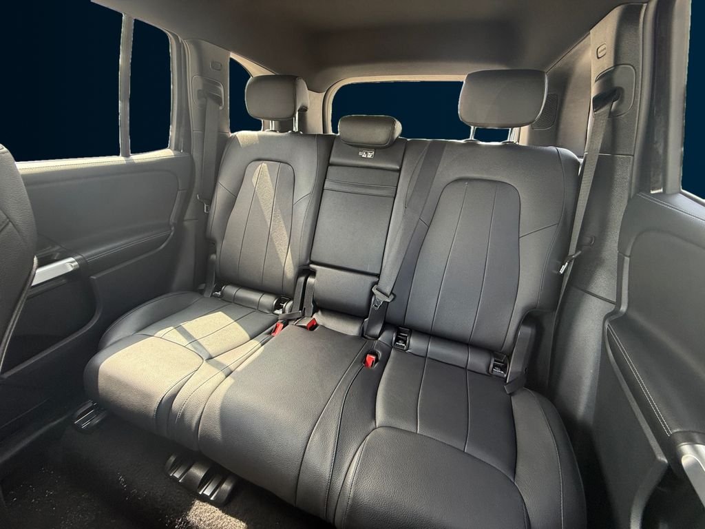 Used 2025 Black Mercedes-Benz GLB 250 image 16