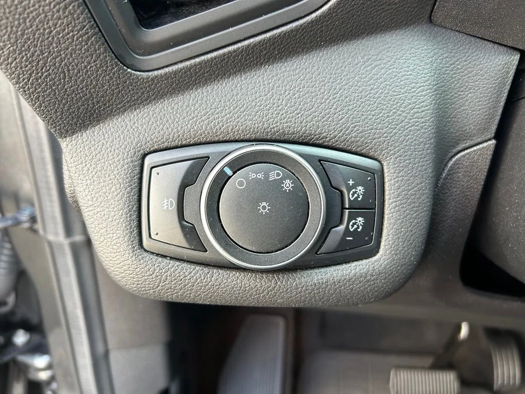 Used 2016 Gray Ford SE image 18