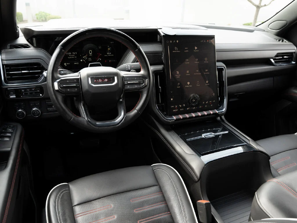Used 2025 Onyx Black GMC AT4 Ultimate image 4