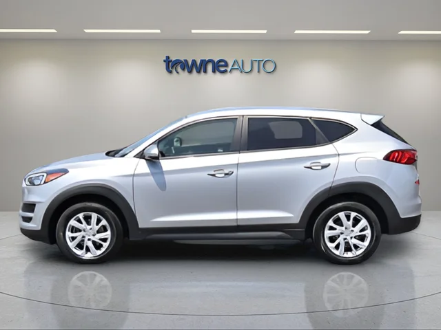 Used 2020 Silver Hyundai SE image 4