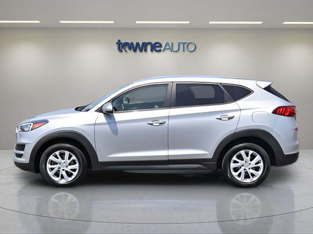 Used 2020 Silver Hyundai SE image 4
