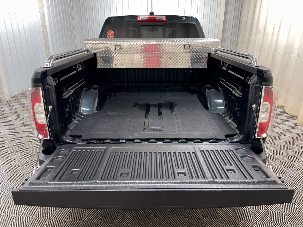 Used 2017 DARK SLATE METALLIC GMC 4WD SLT image 44