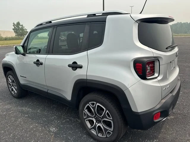 Used 2017  Jeep Limited image 6