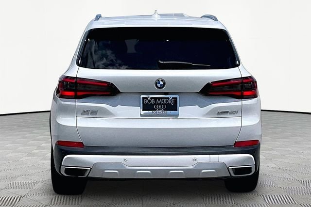 Used 2023 White BMW xDrive40i image 4