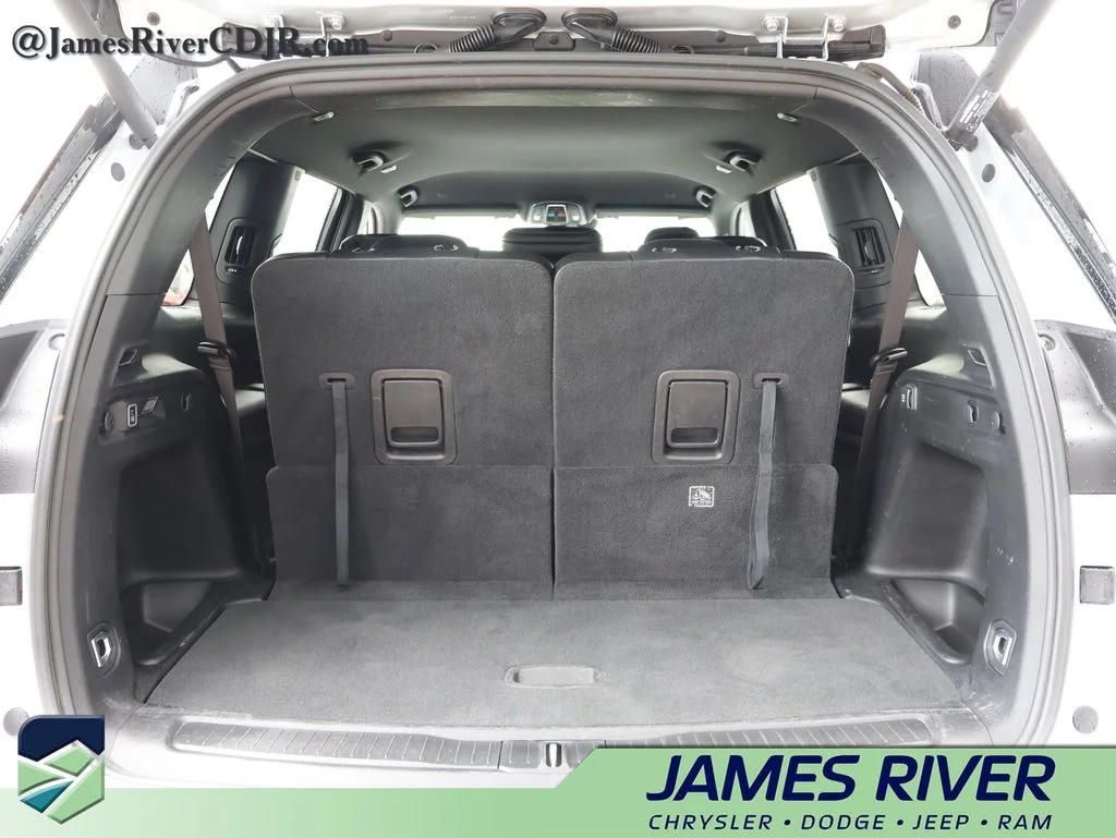Used 2024 Silver Jeep Altitude image 15