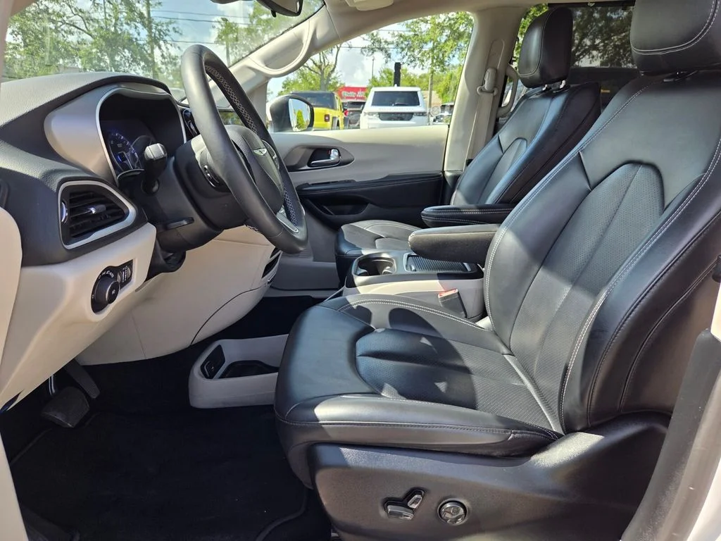 Used 2023 White Chrysler Touring L image 13