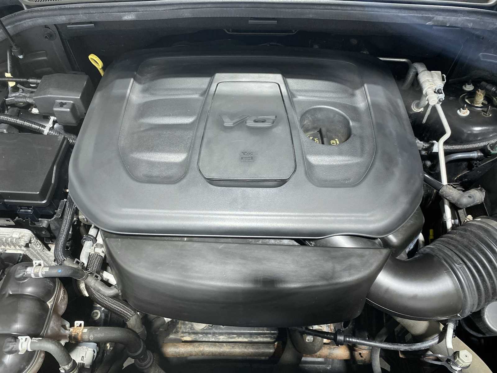 Used 2019 Diamond Black Crystal Pearlcoat Jeep Overland image 9