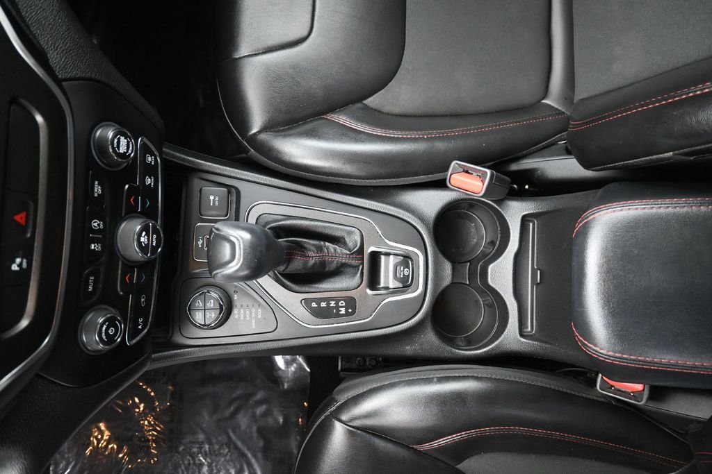 Used 2020 Velvet Red Pearlcoat Jeep Trailhawk image 16