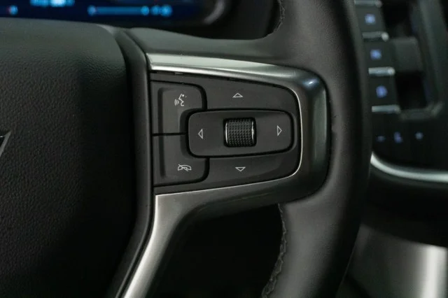 Used 2023  Chevrolet Z71 image 30