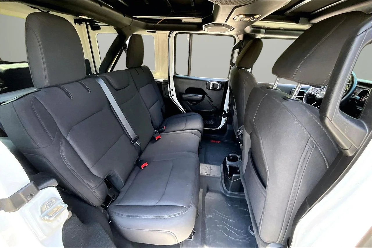 Used 2022 White Jeep Sport S image 24