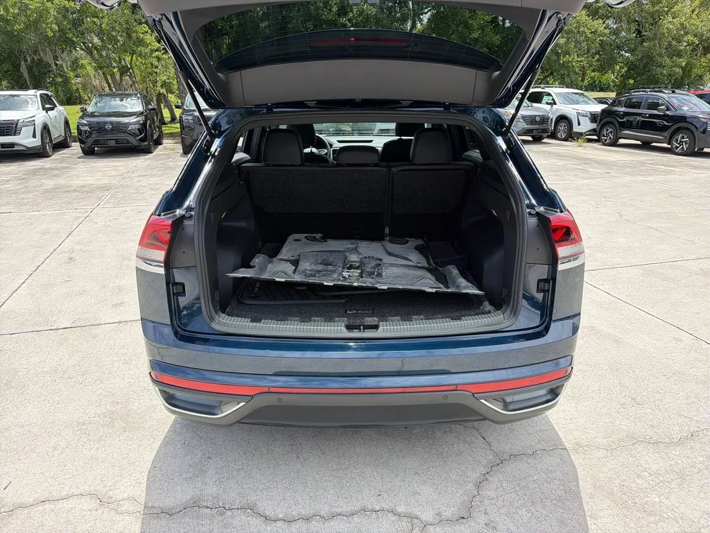 Used 2022  Volkswagen 2.0T SE w/Technology image 32