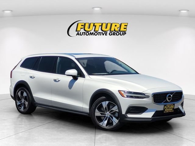 Used 2020 White Volvo T5 image 1