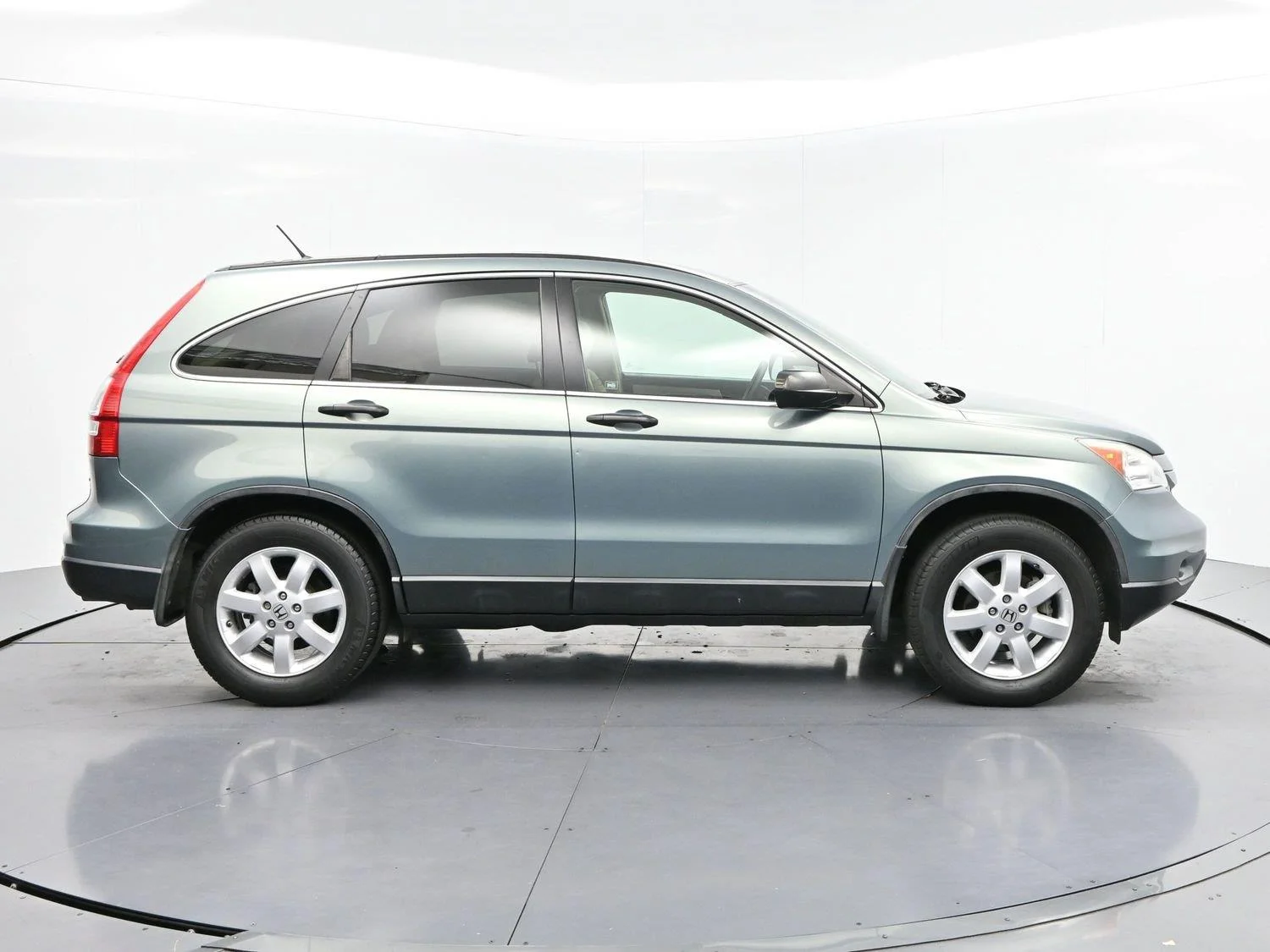 Used 2011 Opal Sage Metallic Honda SE image 6