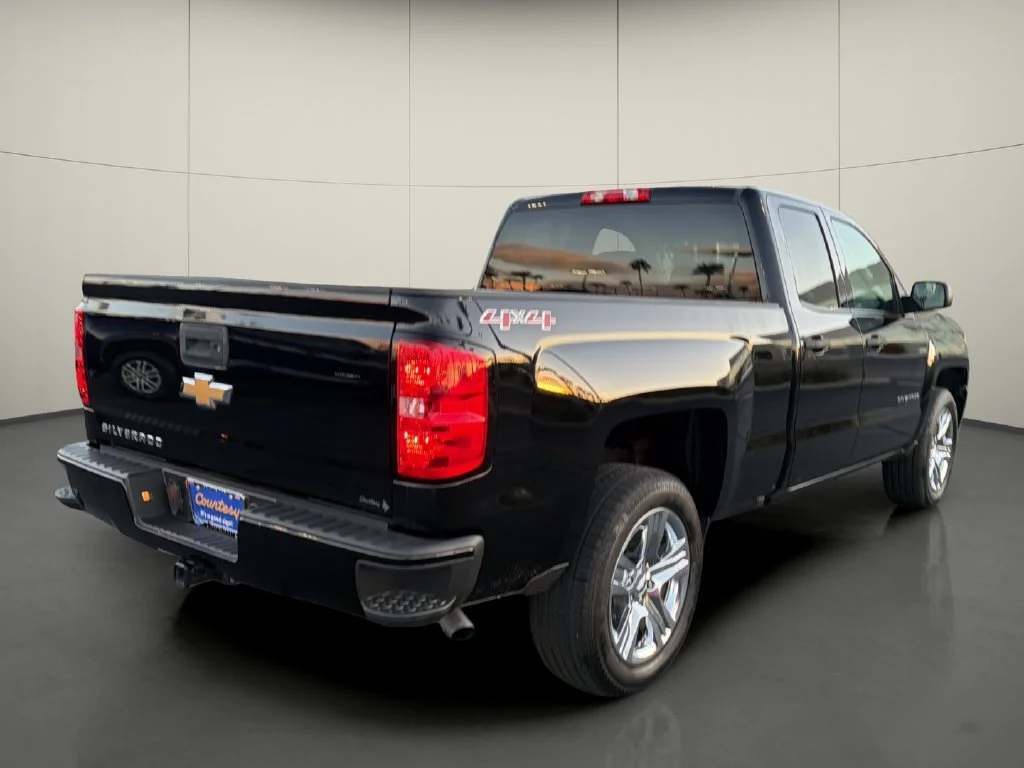 Used 2016 Black Chevrolet Custom image 7