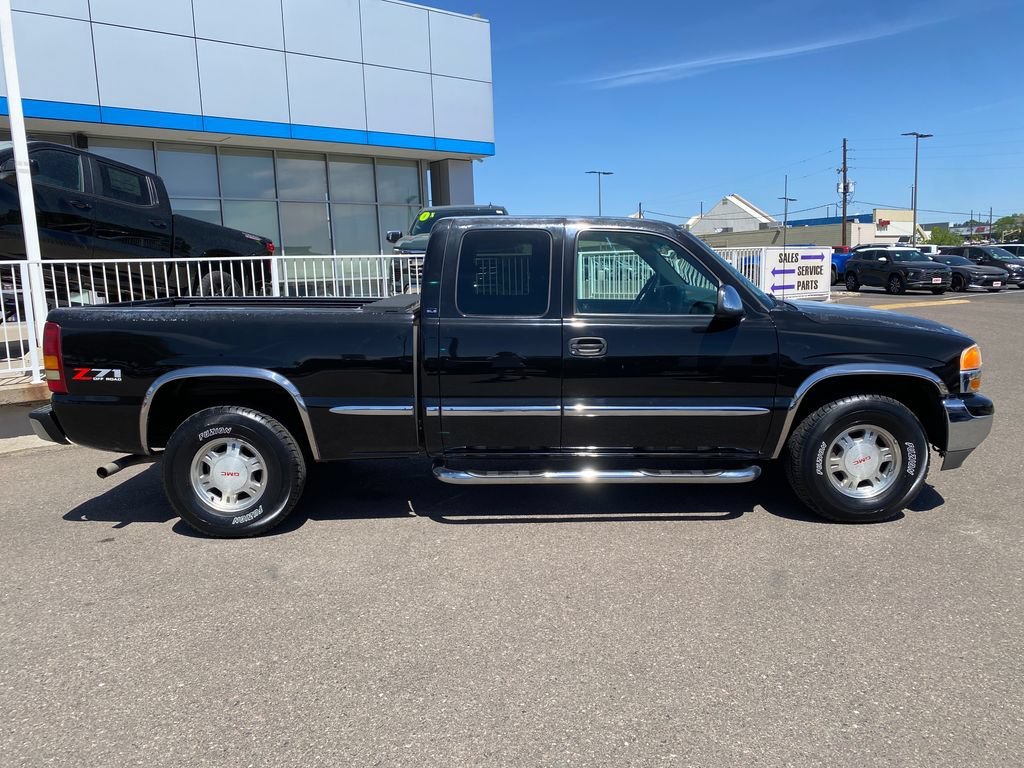 Used 2002 Onyx Black GMC SLE image 6