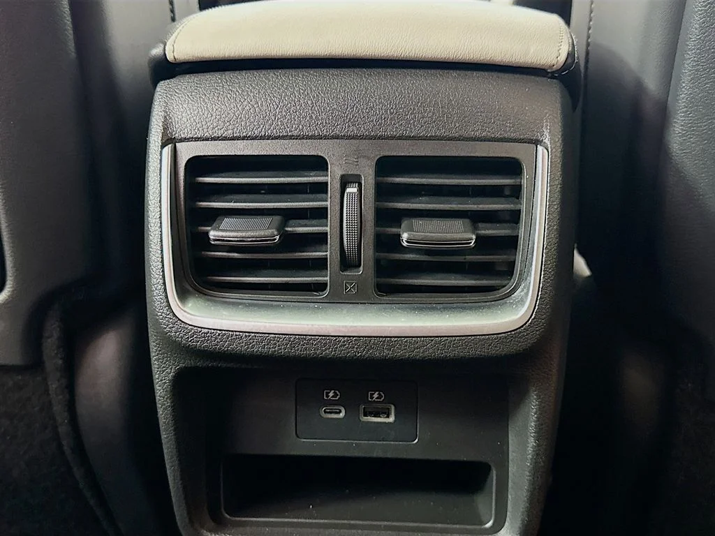 Certified Used 2024 White INFINITI LUXE image 34