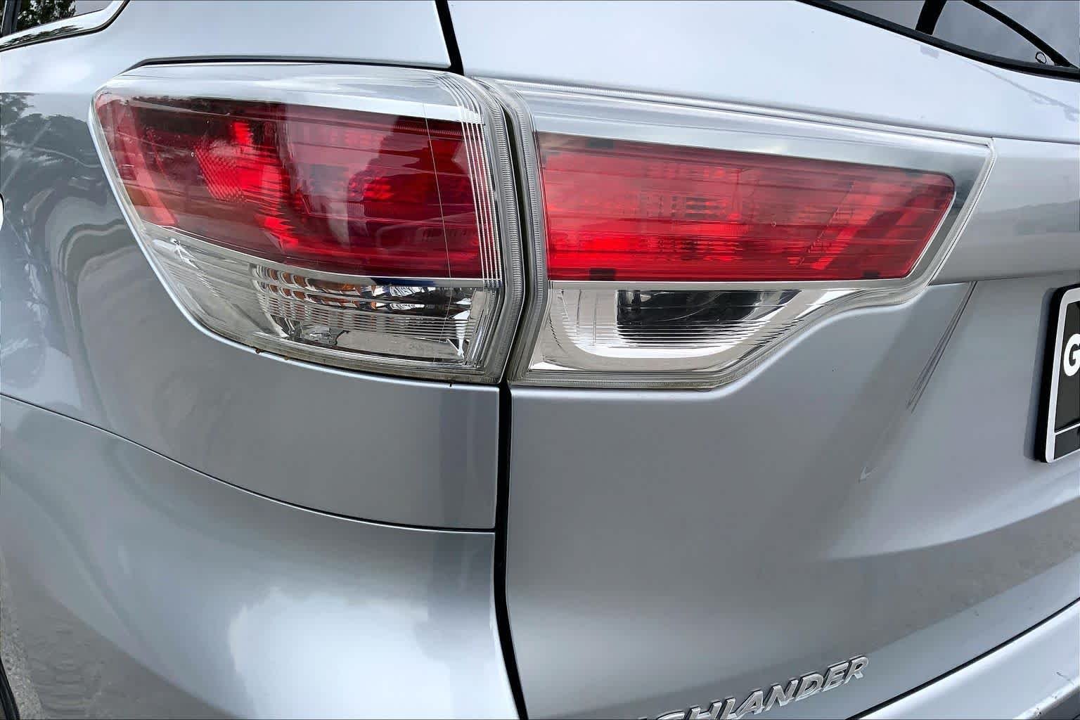 Used 2015 Silver Sky Metallic Toyota Limited image 28