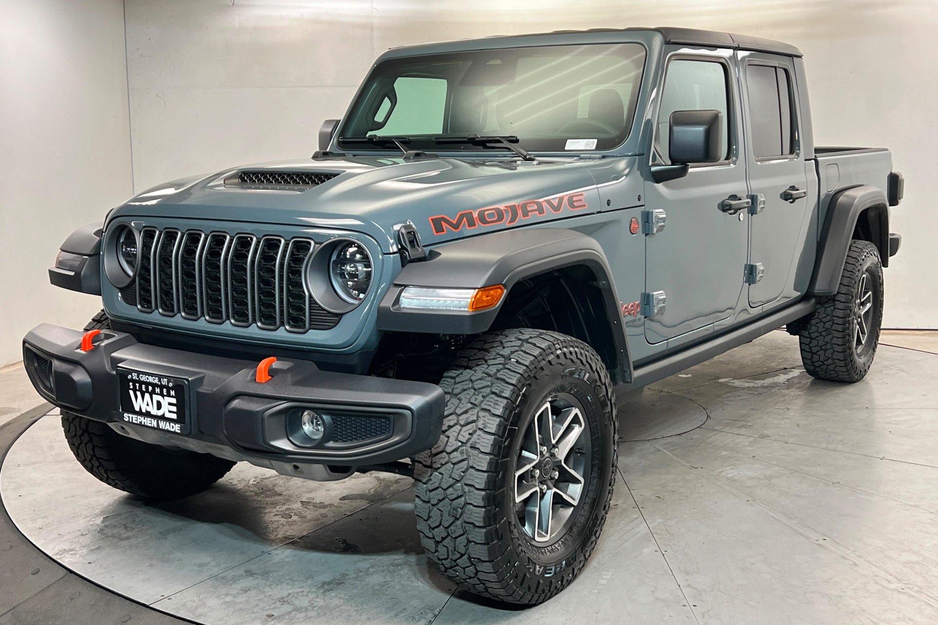 Certified Used 2026 Anvil Clearcoat Jeep Mojave image 1
