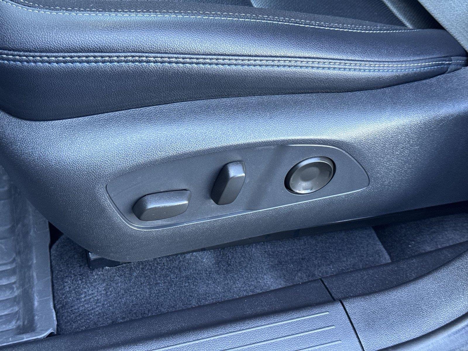 2024 Chevrolet Equinox EV LT - Photo 24