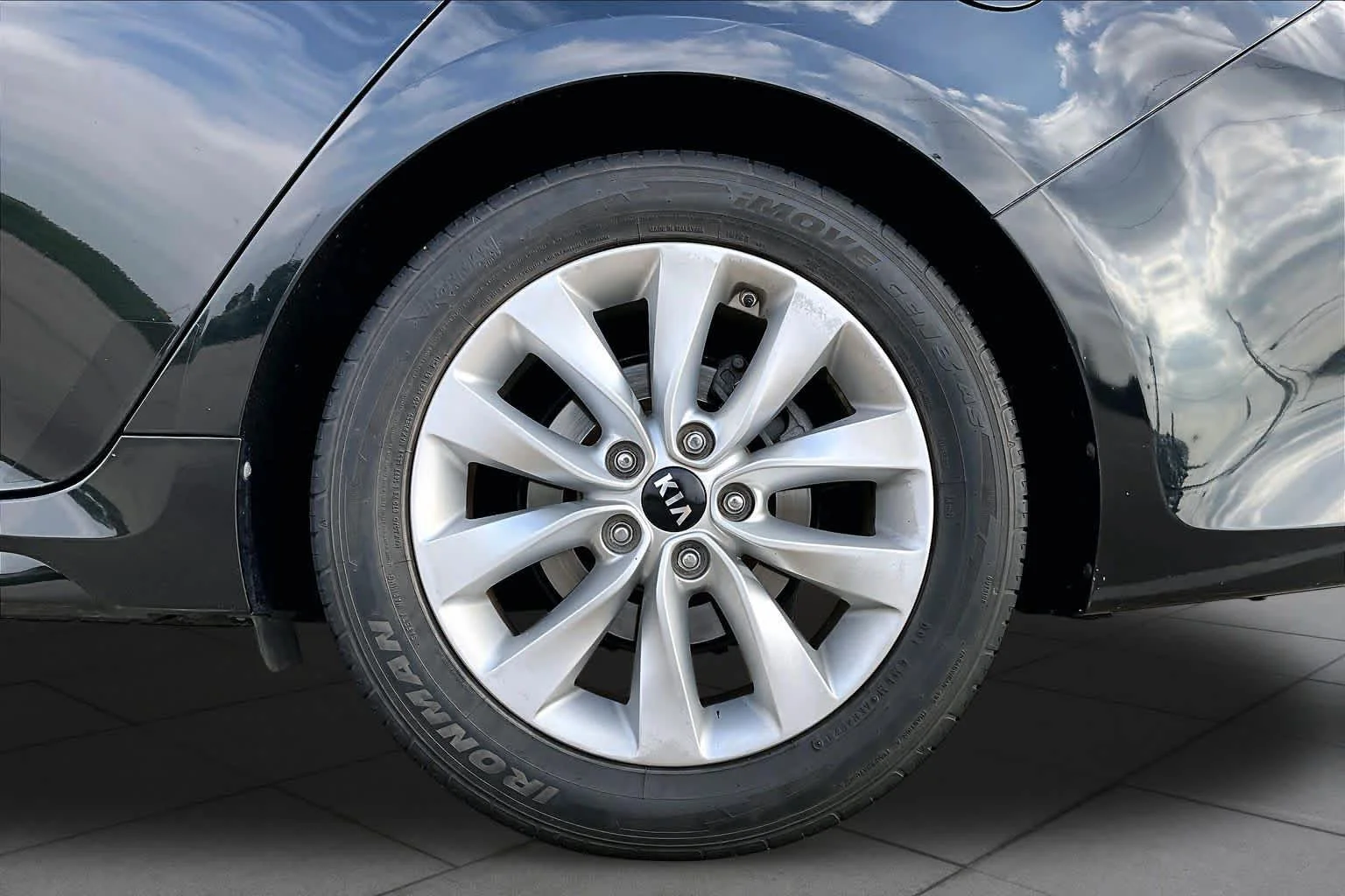 Used 2018 Ebony Black Kia EX image 10