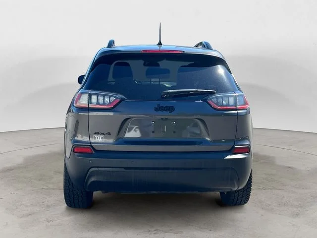 Used 2019 Gray Jeep Latitude Plus image 4