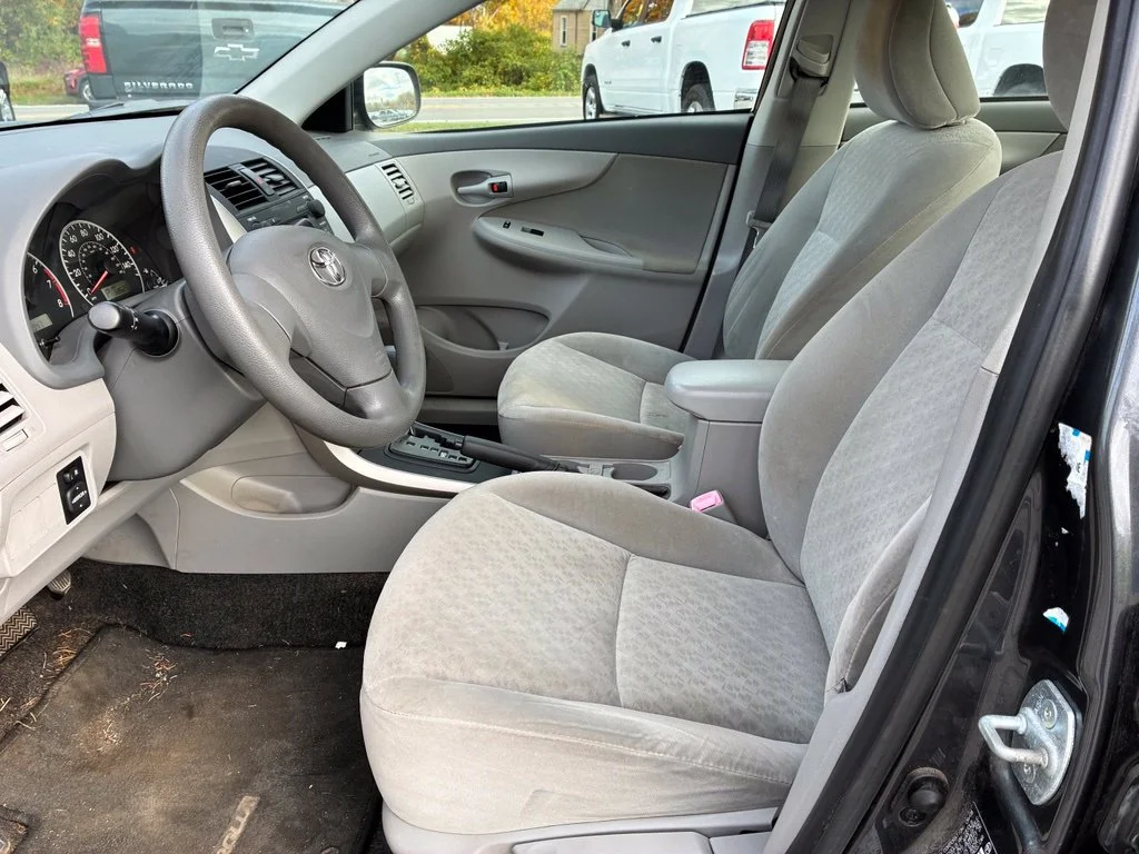 Used 2009 Gray Toyota LE image 9
