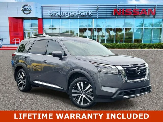 2023 Nissan Pathfinder Platinum 4WD's photo