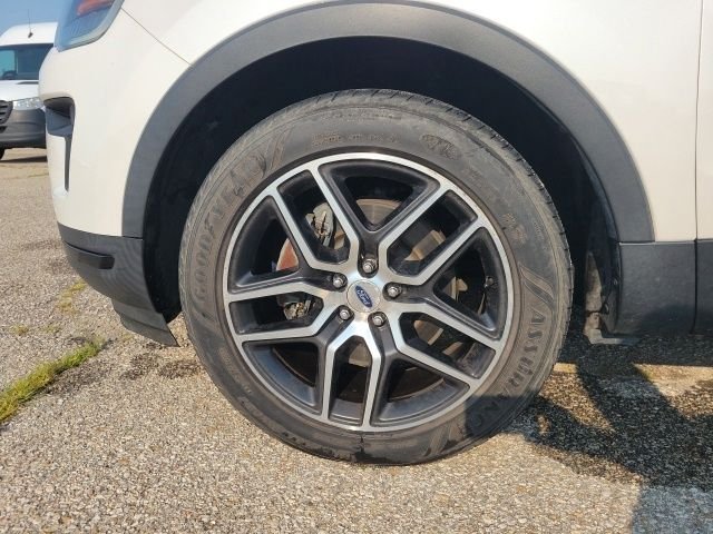Used 2019 White Ford Sport image 25