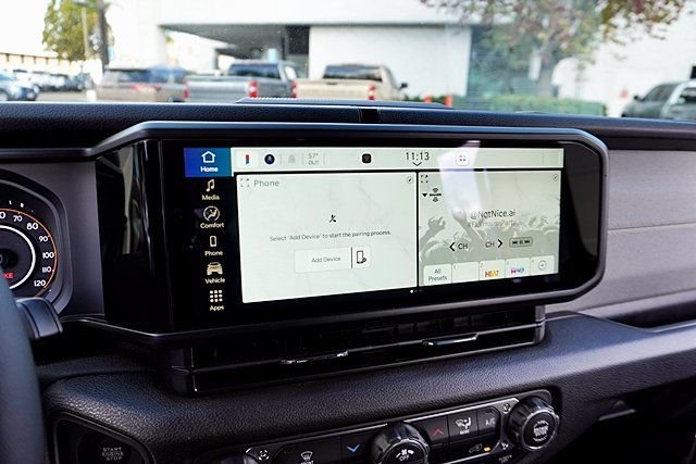 New 2026 Bright White Clear-Coat Exterior Paint Jeep Sport S image 28