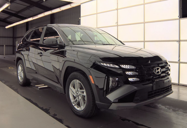 Pre-Owned 2025 Hyundai Tucson SE