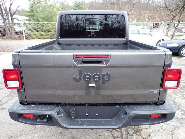 New 2026 Granite Crystal Metallic Clear-Coat Exterior Paint Jeep Sport S image 4