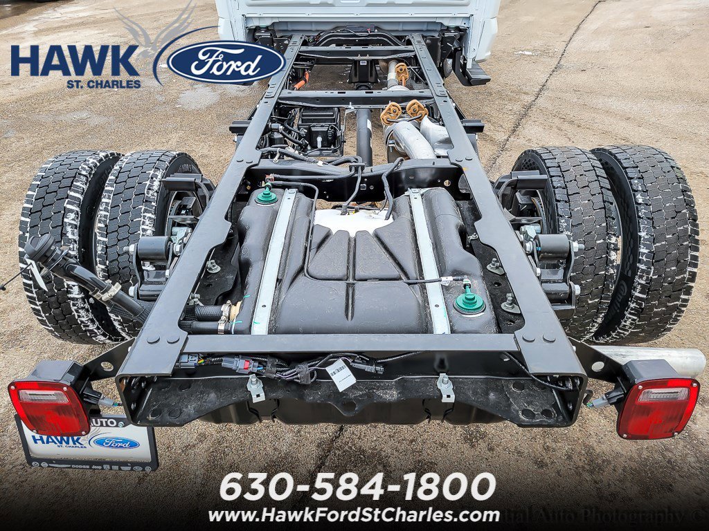New 2026 Oxford White Ford F-450® XL image 13