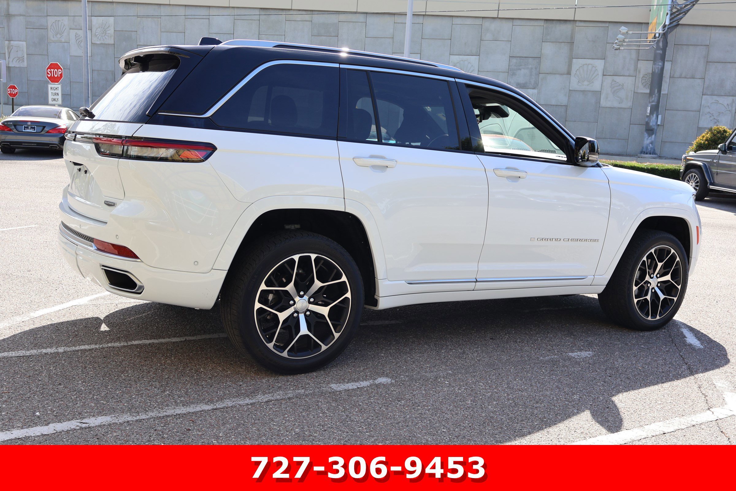 Used 2022 Bright White Clearcoat Jeep Summit Reserve image 10