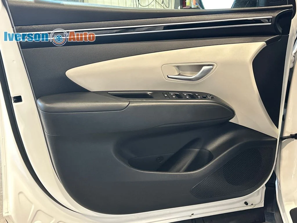 Used 2024 White Hyundai SEL image 20